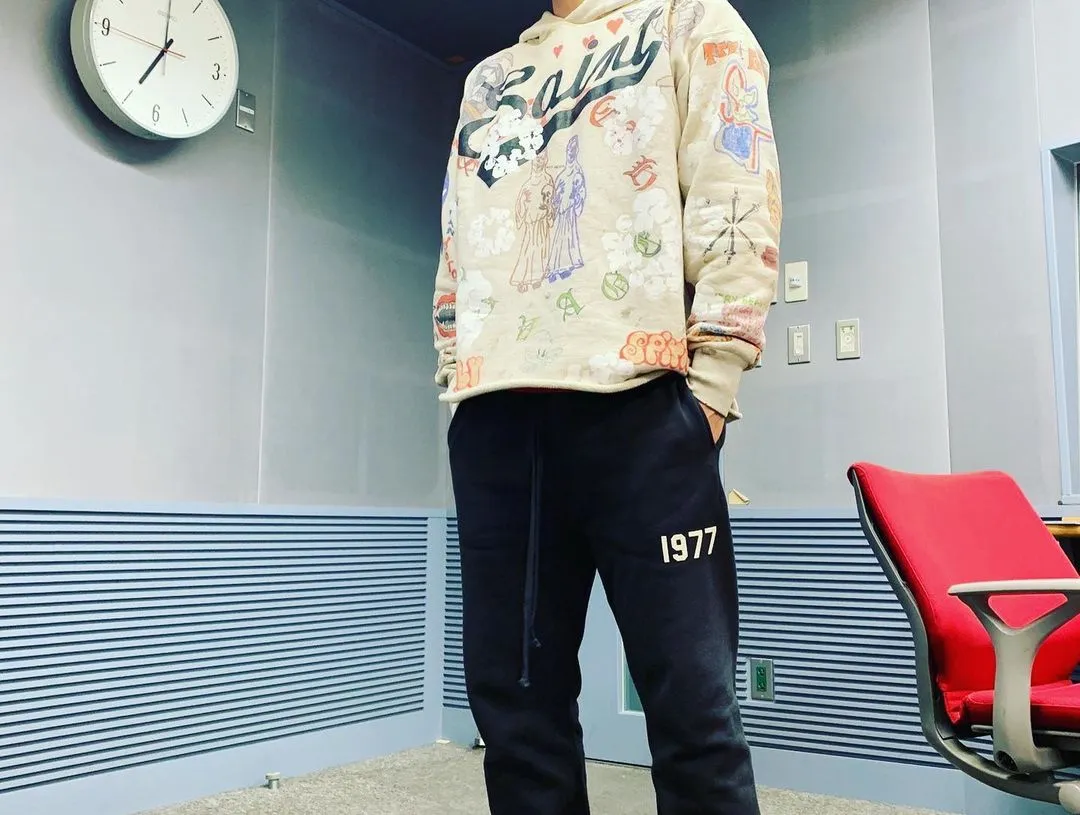 DENIM TEARS × ©SAINT M×××××× "SAINT TEARS" Graffiti Hoodie Joint Model Cotton Graffiti Hoodie Fully Printed Washed Distressed Holes Vintage Sweatshirt Gray S-XL Super Heavy Duty! The whole piece is printed with 35 screens and counterpoint printing!